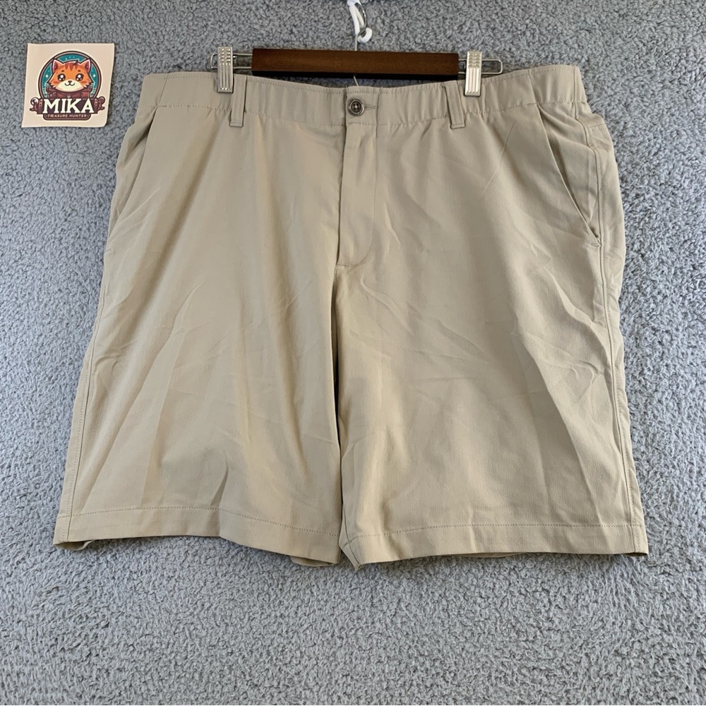 Under Armour Chino Golf Shorts Men's Flat Front Khaki‎ Size 40" Inseam 9.5"